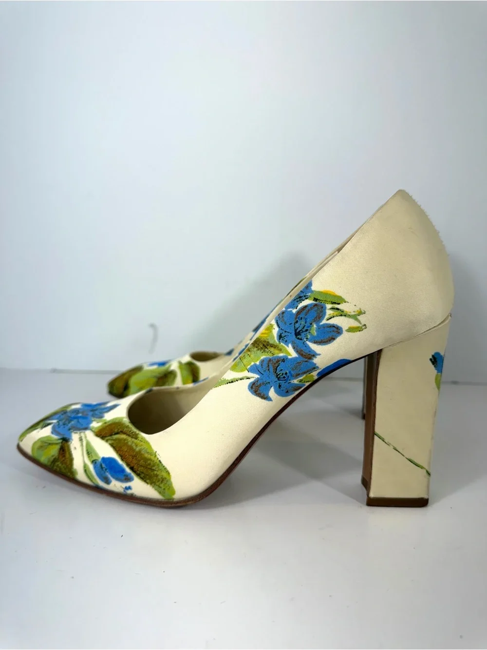 Vintage Prada Floral Print Satin Block Heel Pumps - Cream, Size 38.5 (US 8.5) - Picture 9 of 14